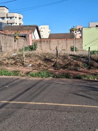 Terreno à venda no bairro Santa Mônica em Uberlândia/MG