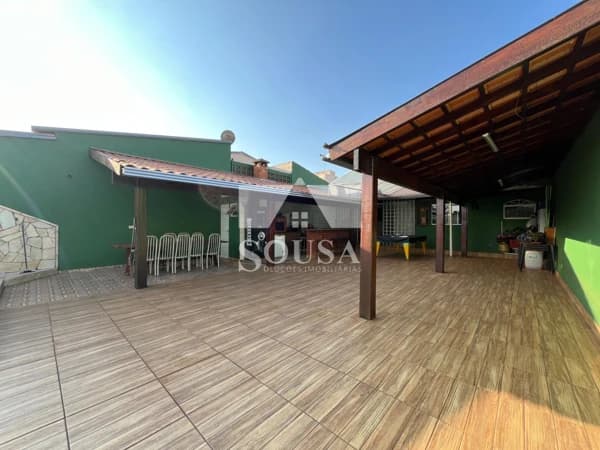 Casa à venda no bairro Marta Helena em Uberlândia/MG