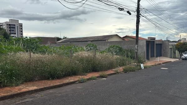 Terreno à venda no bairro Aclimação em Uberlândia/MG