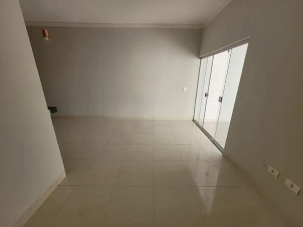 Casa à venda no bairro Jardim Ipanema em Uberlândia/MG