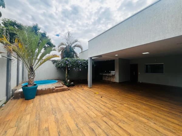 Casa à venda no bairro Jardim Botânico em Uberlândia/MG