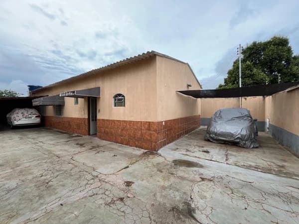 Casa à venda no bairro Minas Gerais em Uberlândia/MG