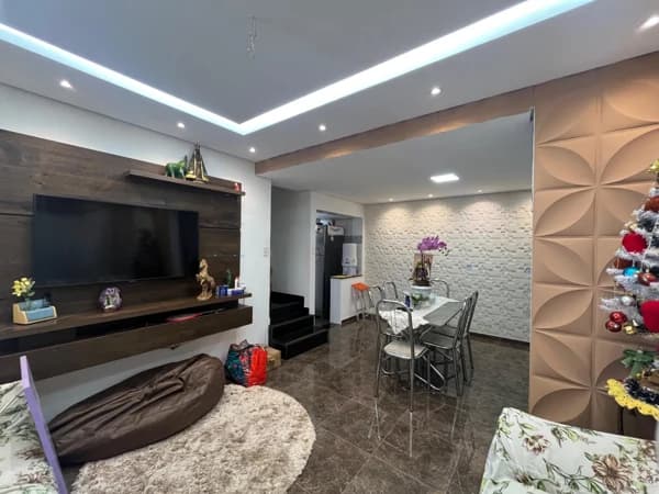 Casa à venda no bairro Jardim Patrícia em Uberlândia/MG