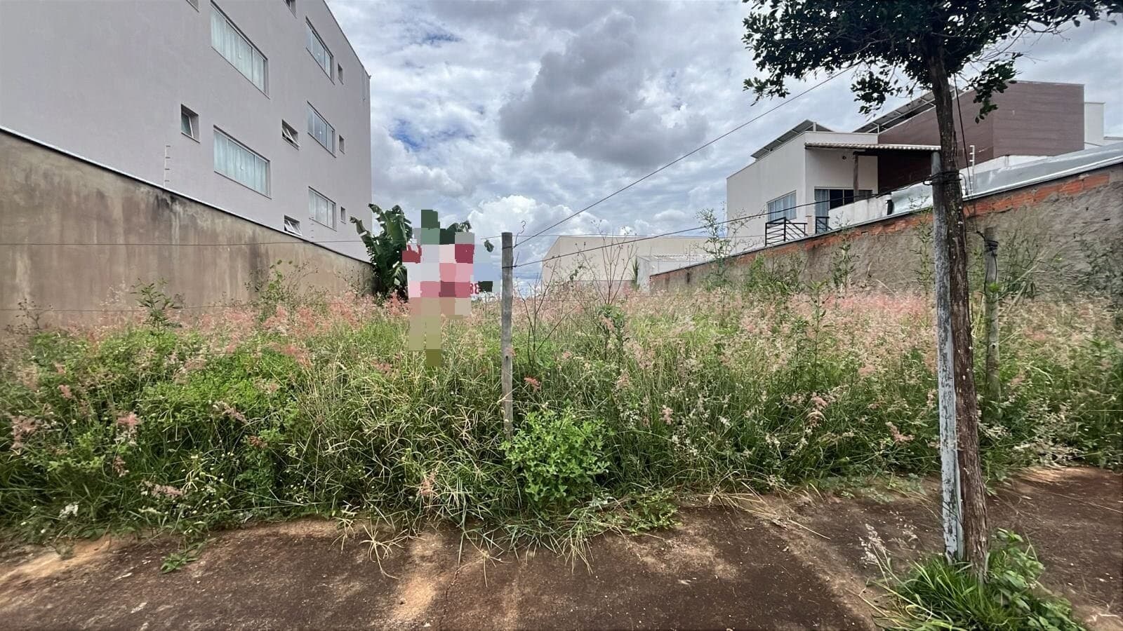 Terreno à venda no bairro Novo Mundo em Uberlândia/MG