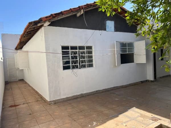 Casa à venda no bairro Santa Luzia em Uberlândia/MG