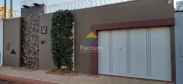 Casa em Uberlândia - Jardim Holanda
