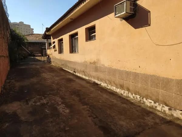 Casa à venda no bairro Osvaldo Rezende em Uberlândia/MG
