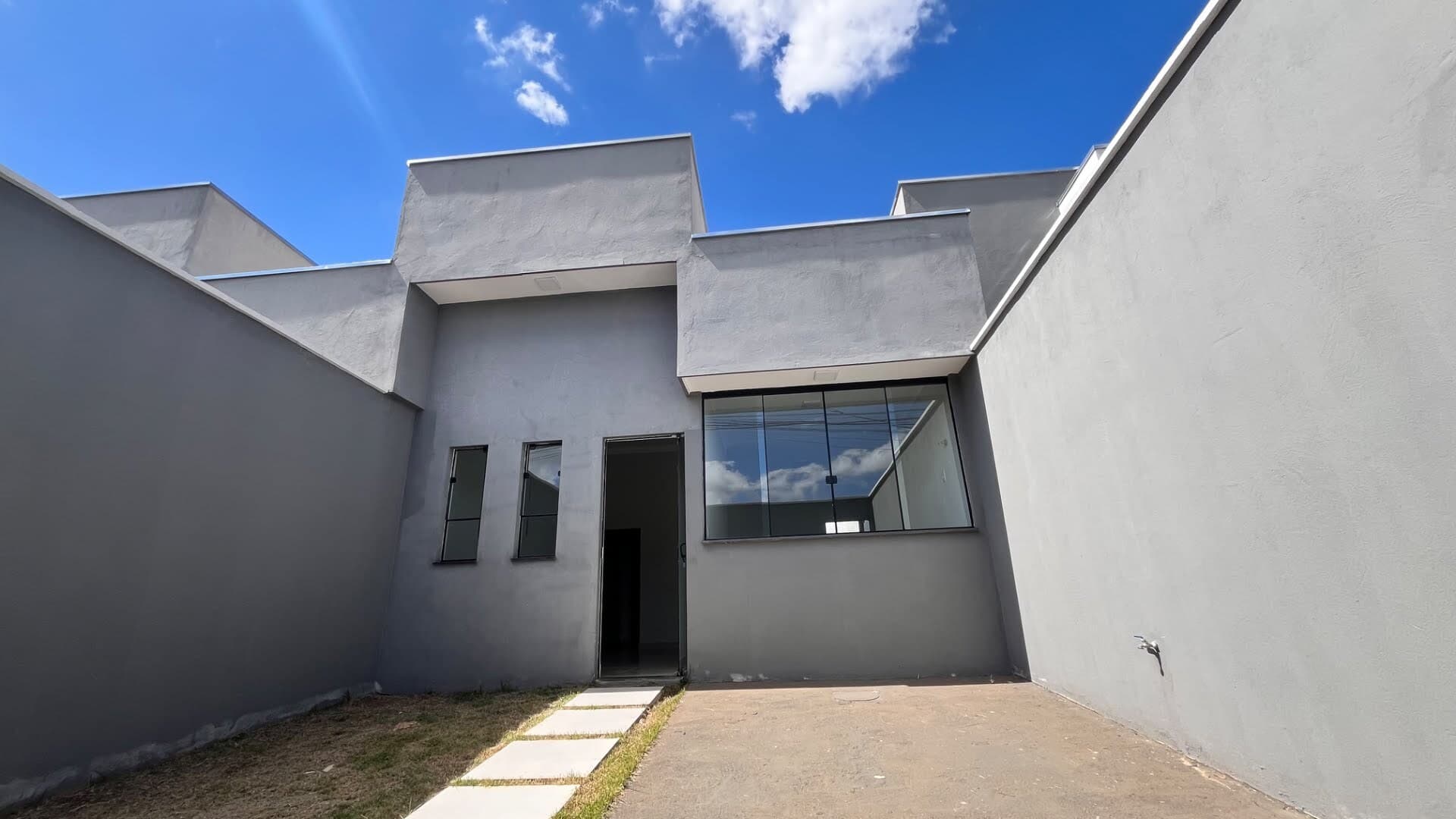 Casa à venda no bairro Jardim Holanda em Uberlândia/MG