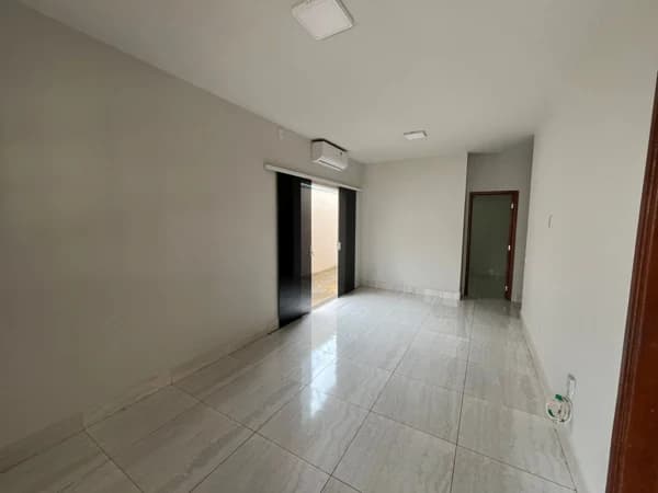 Casa à venda no bairro Jardim Botânico em Uberlândia/MG