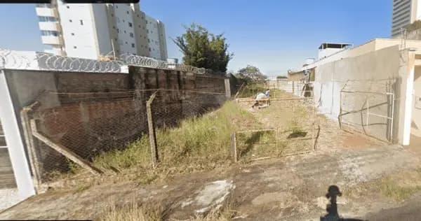 Terreno à venda no bairro Brasil em Uberlândia/MG