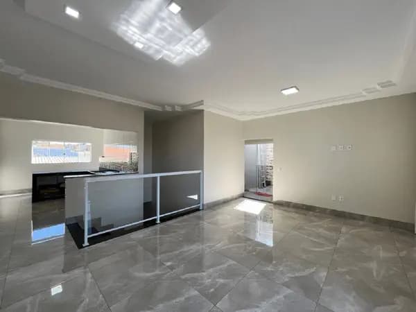 Casa à venda no bairro Jardim Canaã em Uberlândia/MG