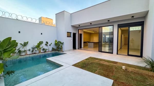 Casa à venda no bairro Praça Alto Umuarama em Uberlândia/MG