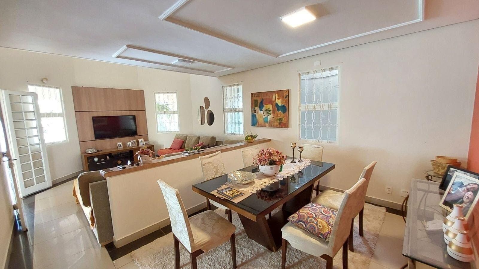 Casa à venda no bairro Carajas em Uberlândia/MG