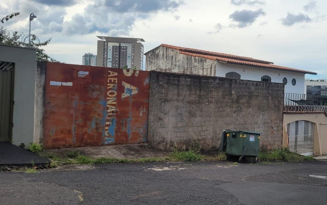 Terreno à venda no bairro Santa Mônica em Uberlândia/MG