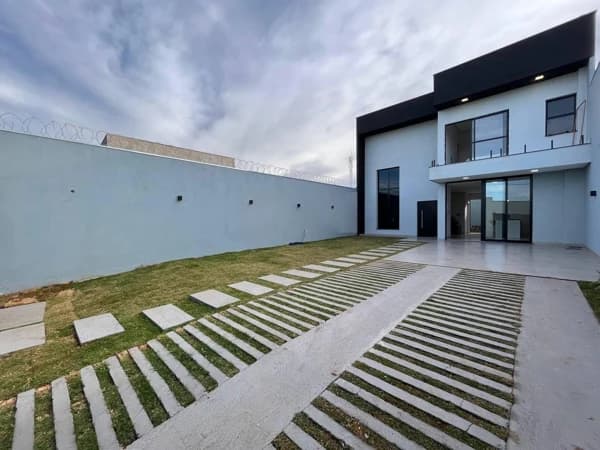 Casa à venda no bairro Portal do Vale em Uberlândia/MG