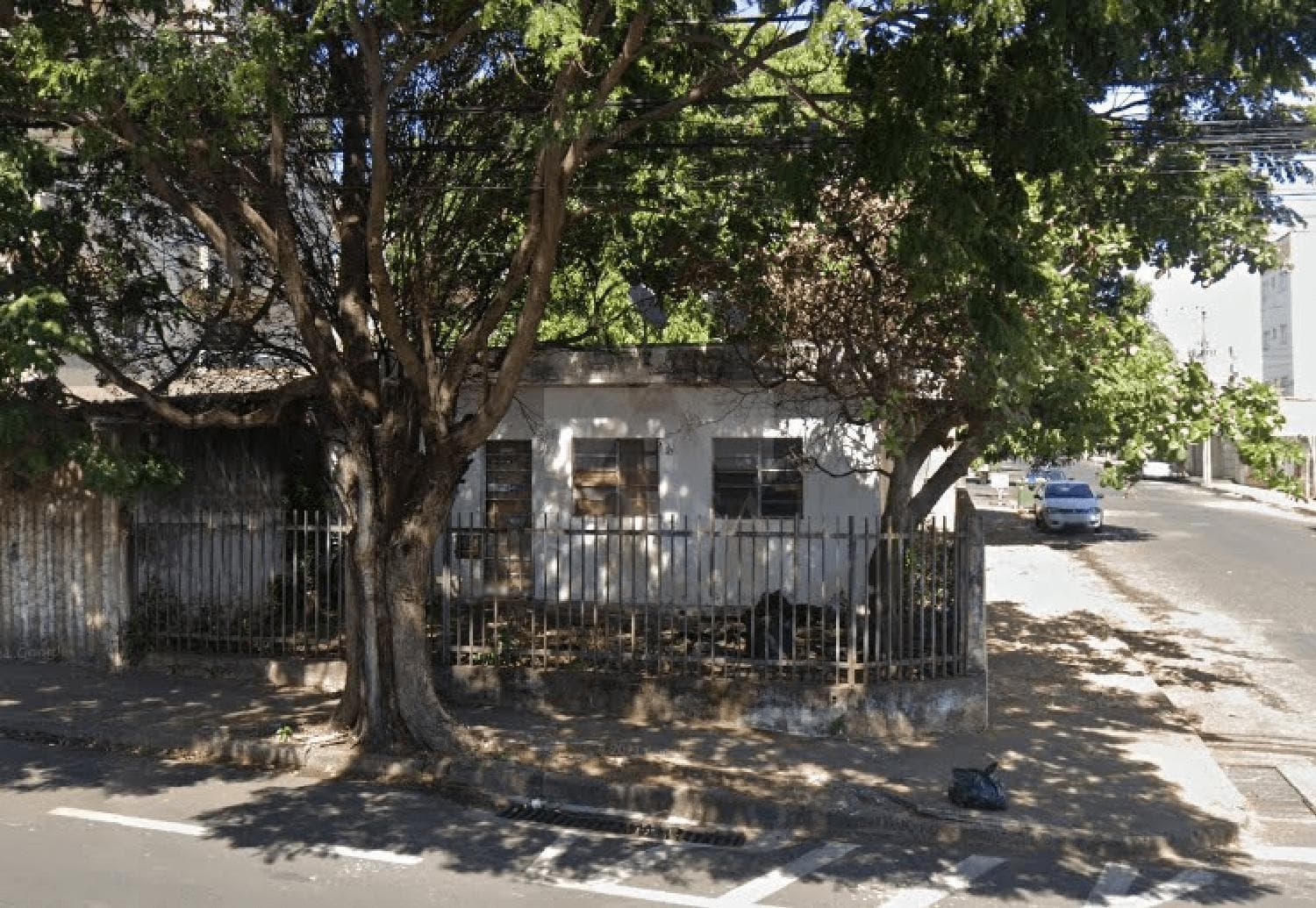 Terreno à venda no bairro Santa Mônica em Uberlândia/MG