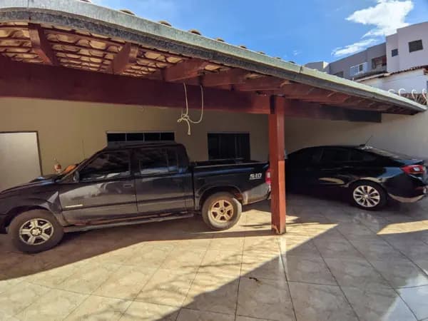 Casa à venda no bairro Jardim Patrícia em Uberlândia/MG