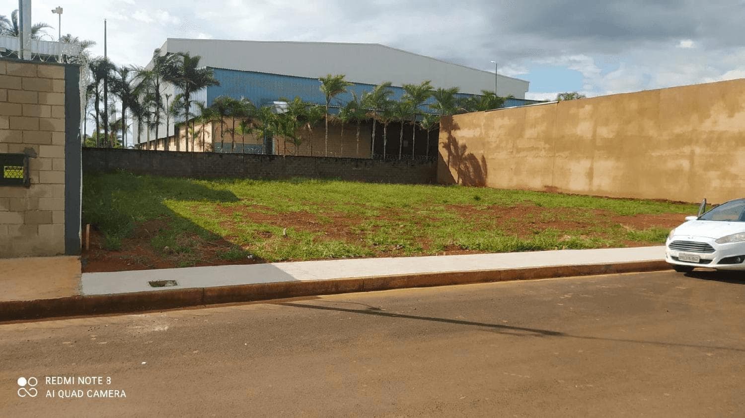 Terreno à venda no bairro Novo Mundo em Uberlândia/MG