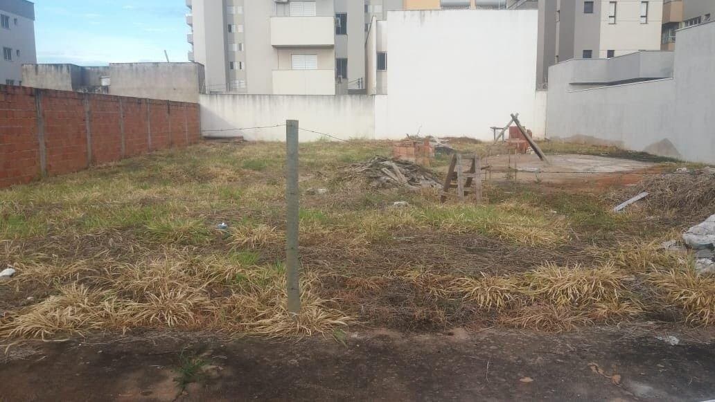 Terreno à venda no bairro Novo Mundo em Uberlândia/MG