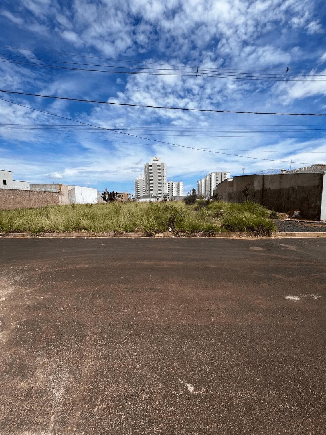Terreno à venda no bairro Minas Gerais em Uberlândia/MG