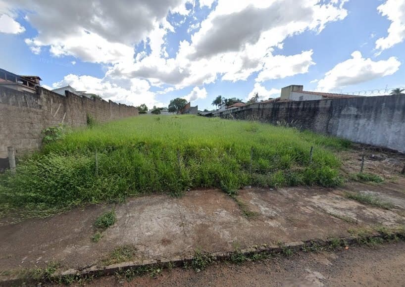 Terreno à venda no bairro Cidade Jardim em Uberlândia/MG