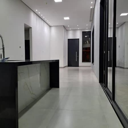 Casa à venda no bairro Jardim Holanda em Uberlândia/MG
