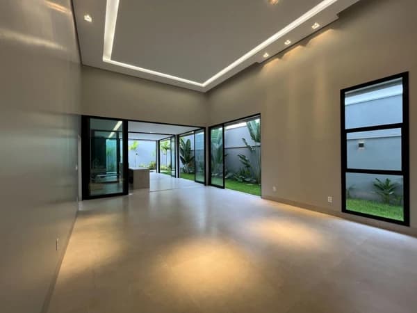 Casa à venda no bairro Granja Marileusa em Uberlândia/MG