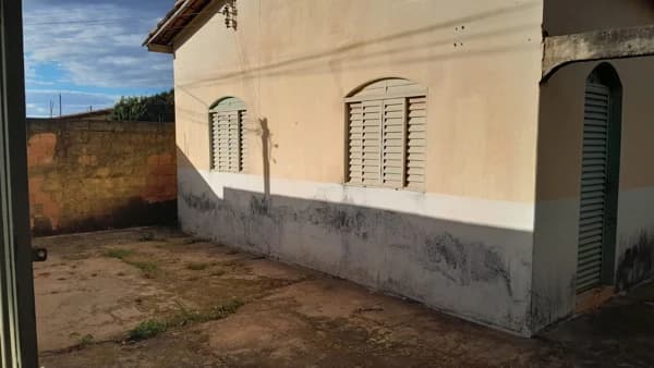 Casa à venda no bairro Granada em Uberlândia/MG