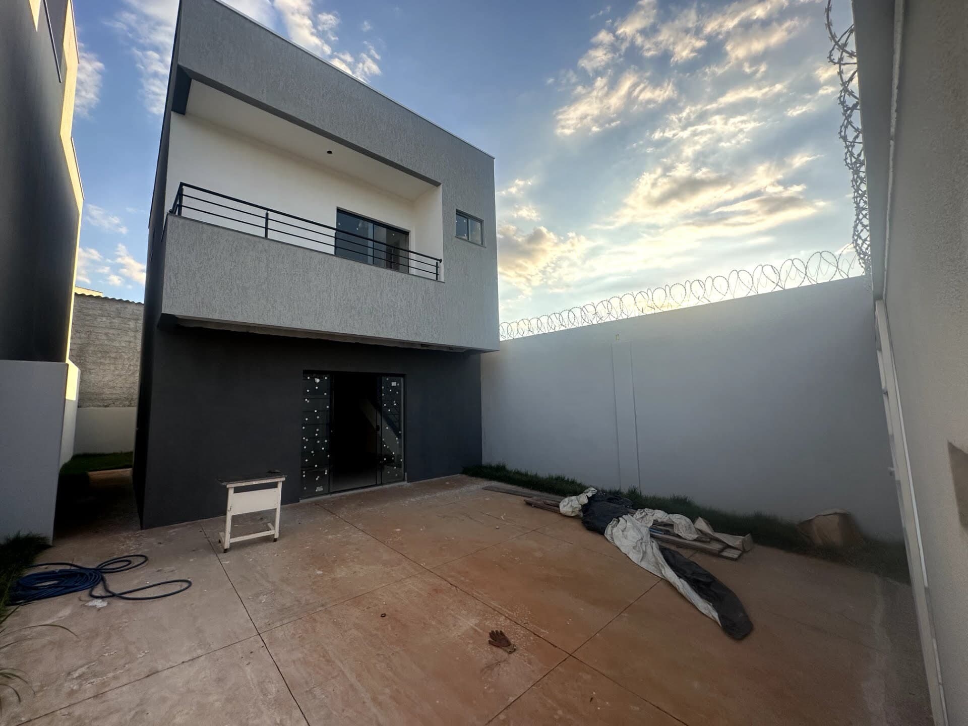 Casa à venda no bairro Santa Luzia em Uberlândia/MG