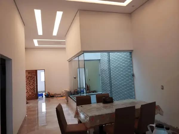 Casa à venda no bairro Jardim Holanda em Uberlândia/MG