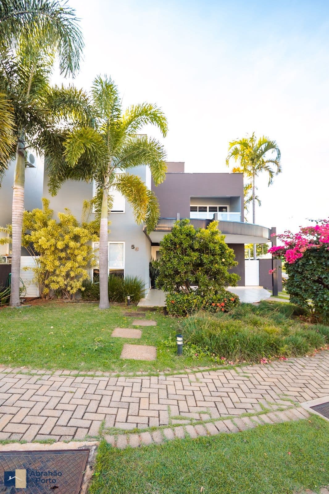 Sobrado no Condomínio Residencial Dona Lucilla