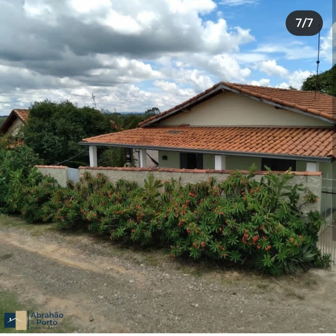 Ampla casa térrea com piscina