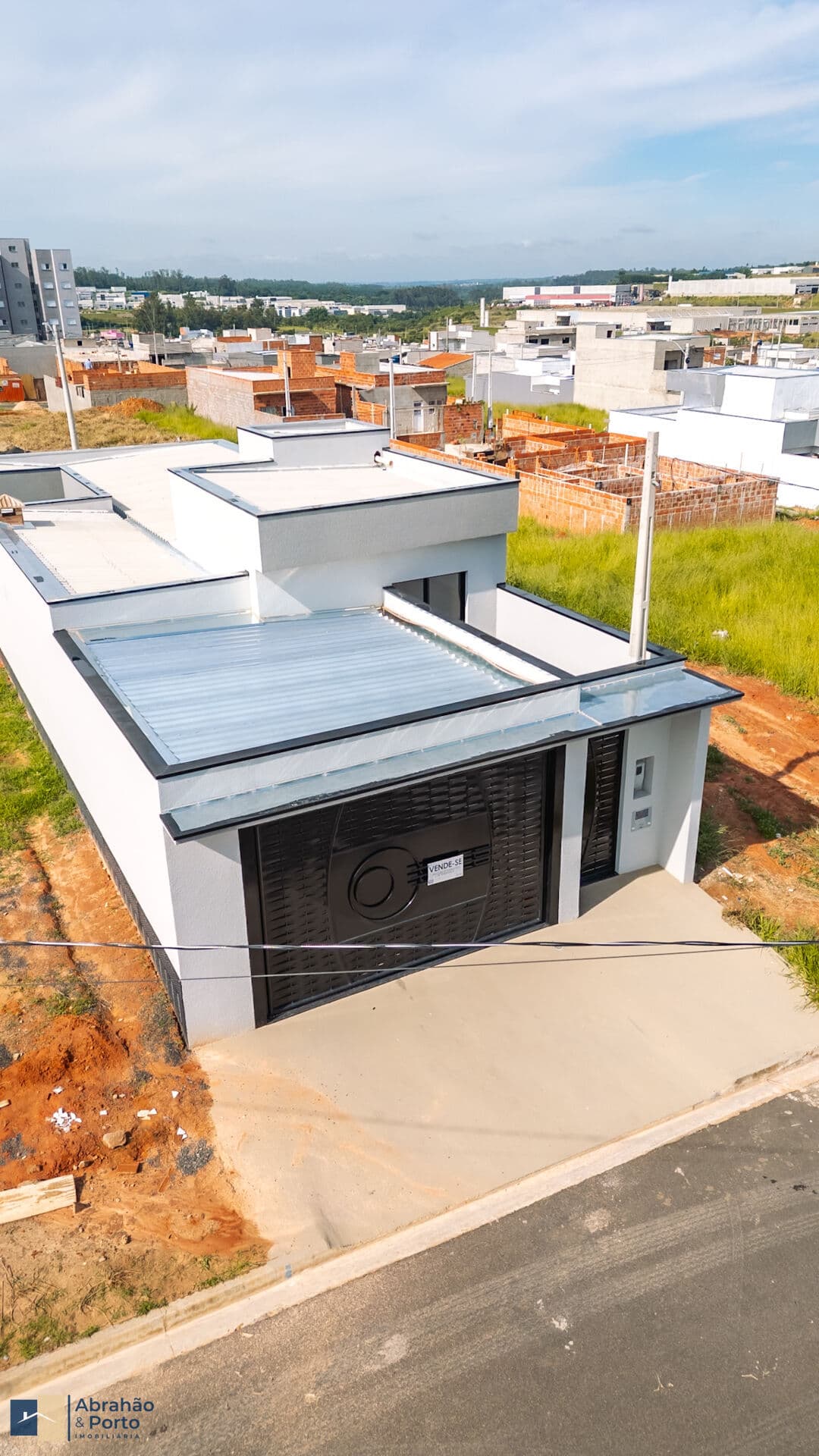 Casa térrea nova à venda em Indaiatuba/SP.