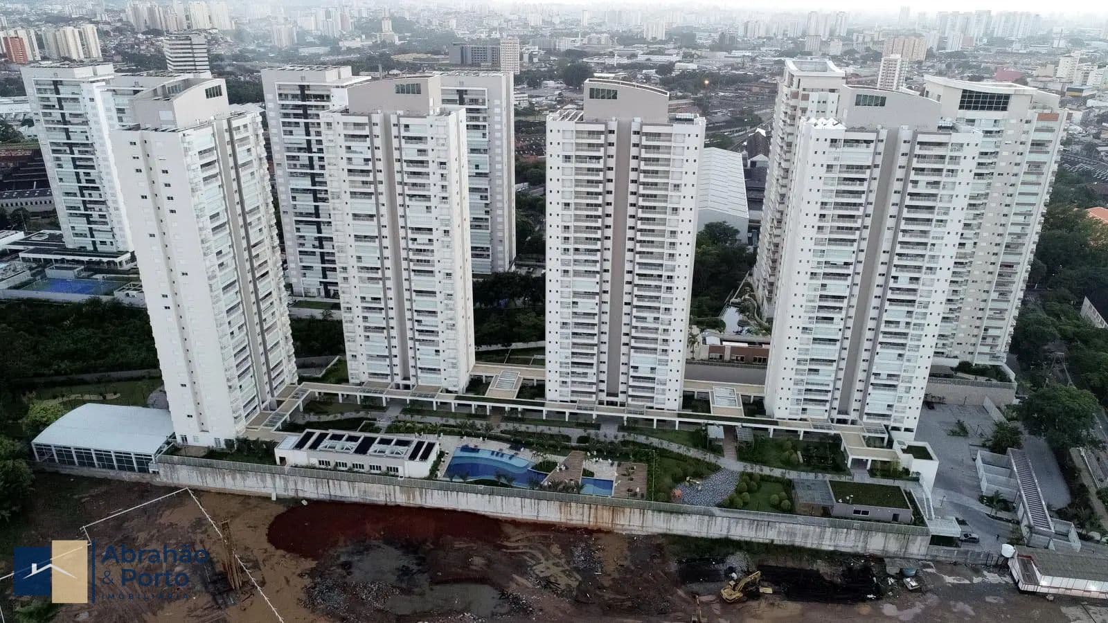 Apartamento Porteira Fechada no Condomínio Caminhos da Lapa - Jerivás