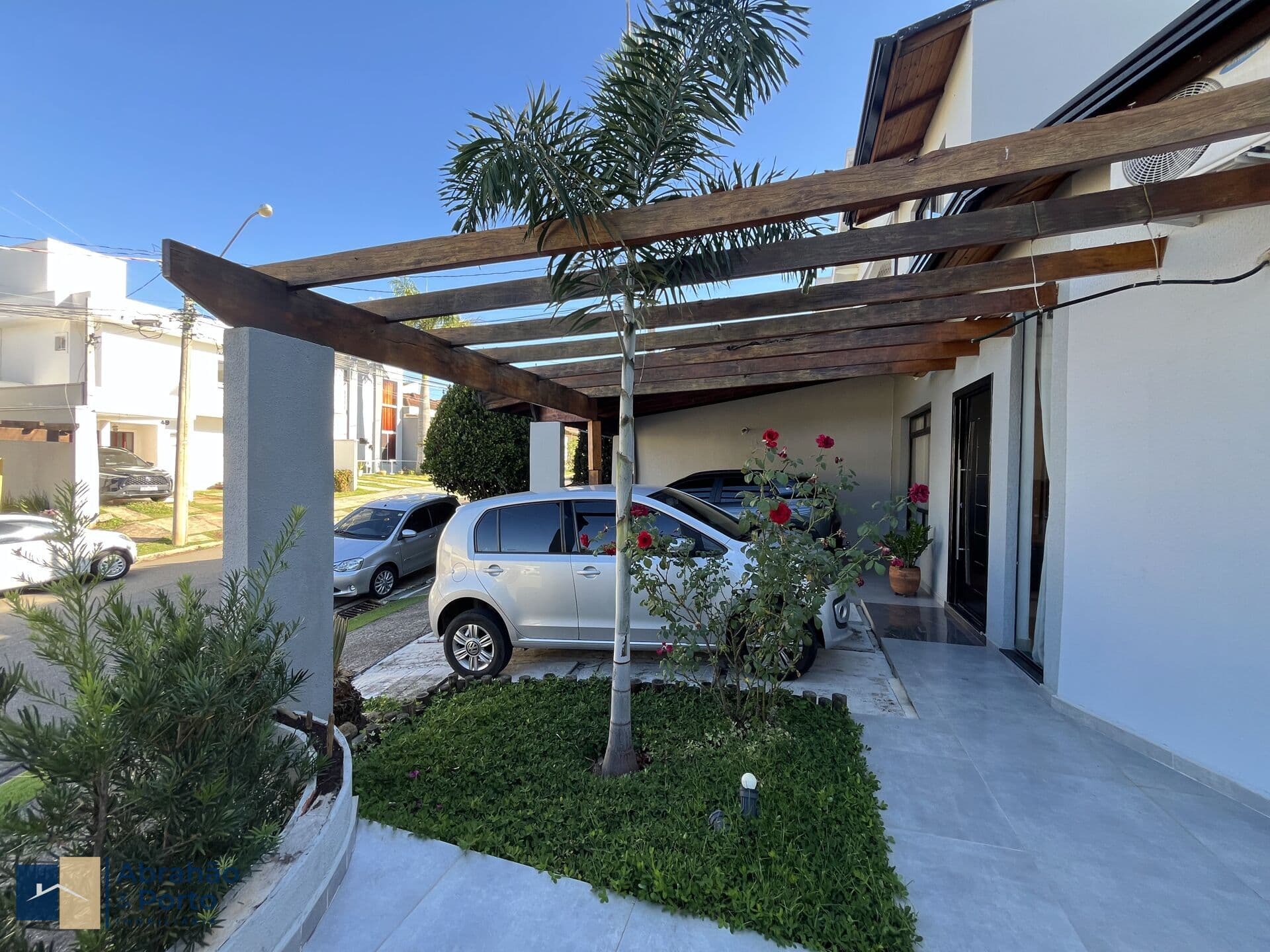 Sobrado com 4 dormitórios, escritório e ar-condicionado no Villaggio Di Itaici – Indaiatuba