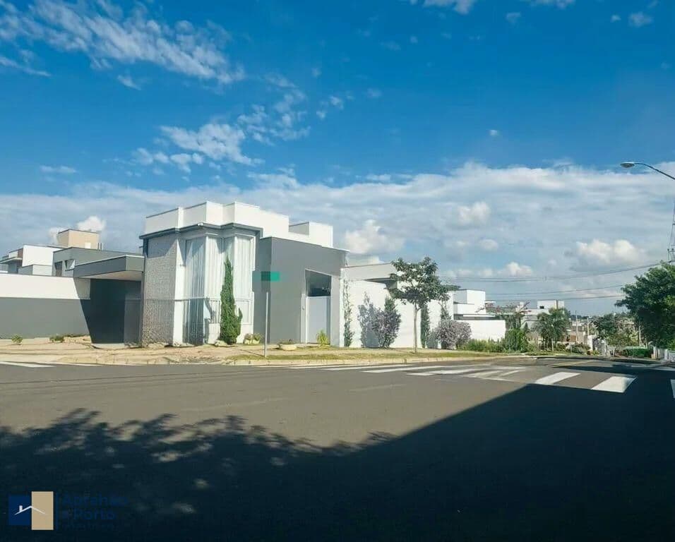 Casa de Esquina com 3 Suítes, Piscina e Ar-condicionado – Condomínio Park Real – Indaiatuba