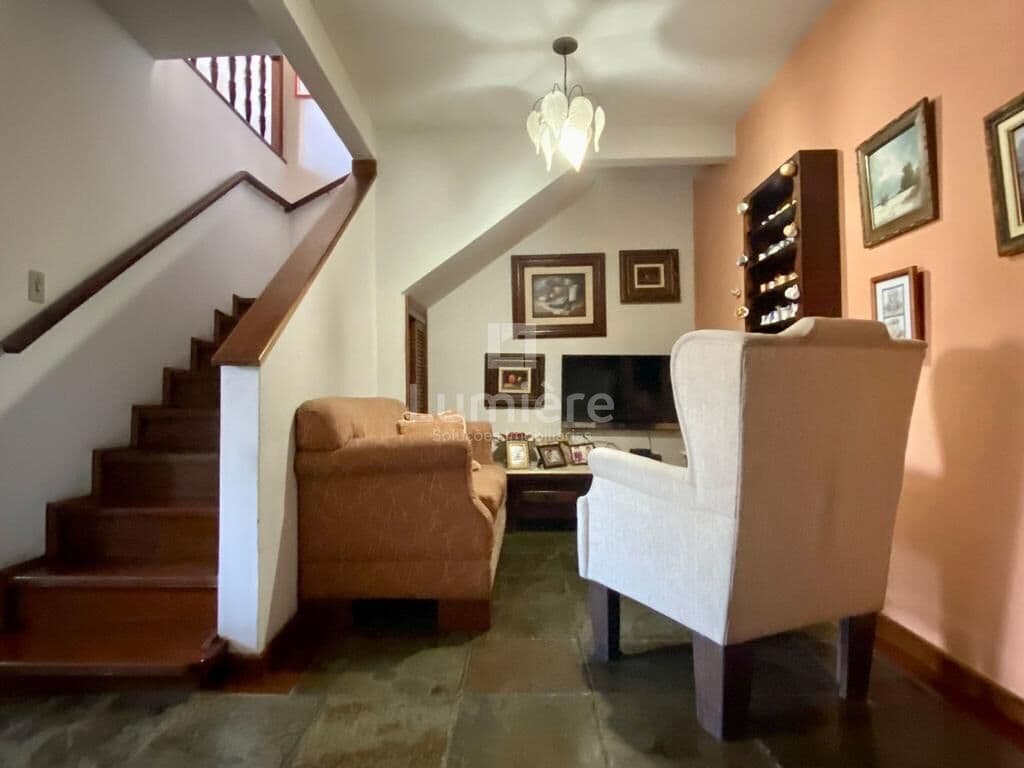 Casa Duplex 4 Quartos sendo 2 Suítes na Vila Mury, Volta Redonda - RJ