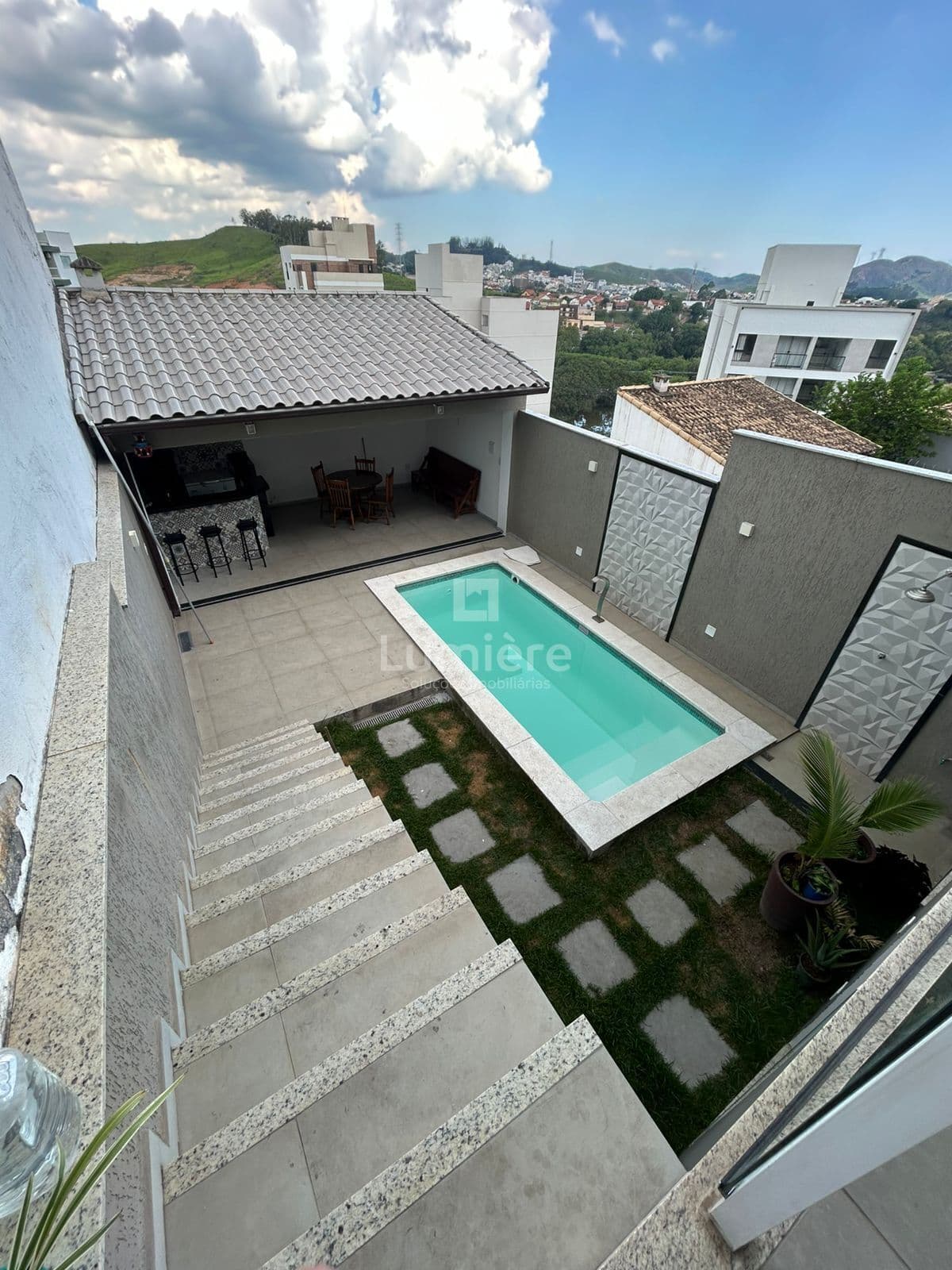 Casa Duplex 5 Quartos sendo 1 Suíte no Vivendas do Lago, Belvedere, Volta Redonda - RJ