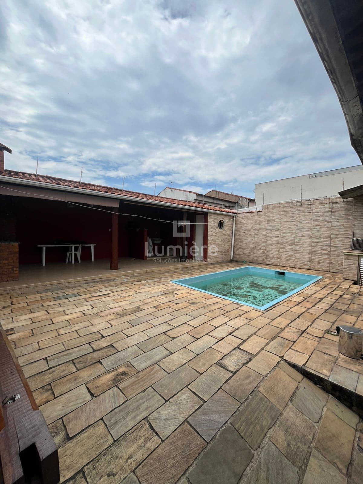 Casa 2 Quartos e Piscina no Jardim Tiradentes, Volta Redonda - RJ