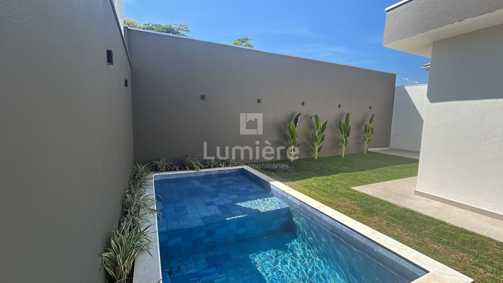 Casa Linear com 3 Suítes e Piscina no Jardim Provence, Volta Redonda - RJ