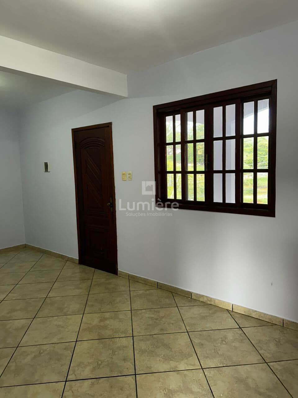Casa Duplex à 4 Quartos no Bairro Mariana Torres, Volta Redonda - RJ