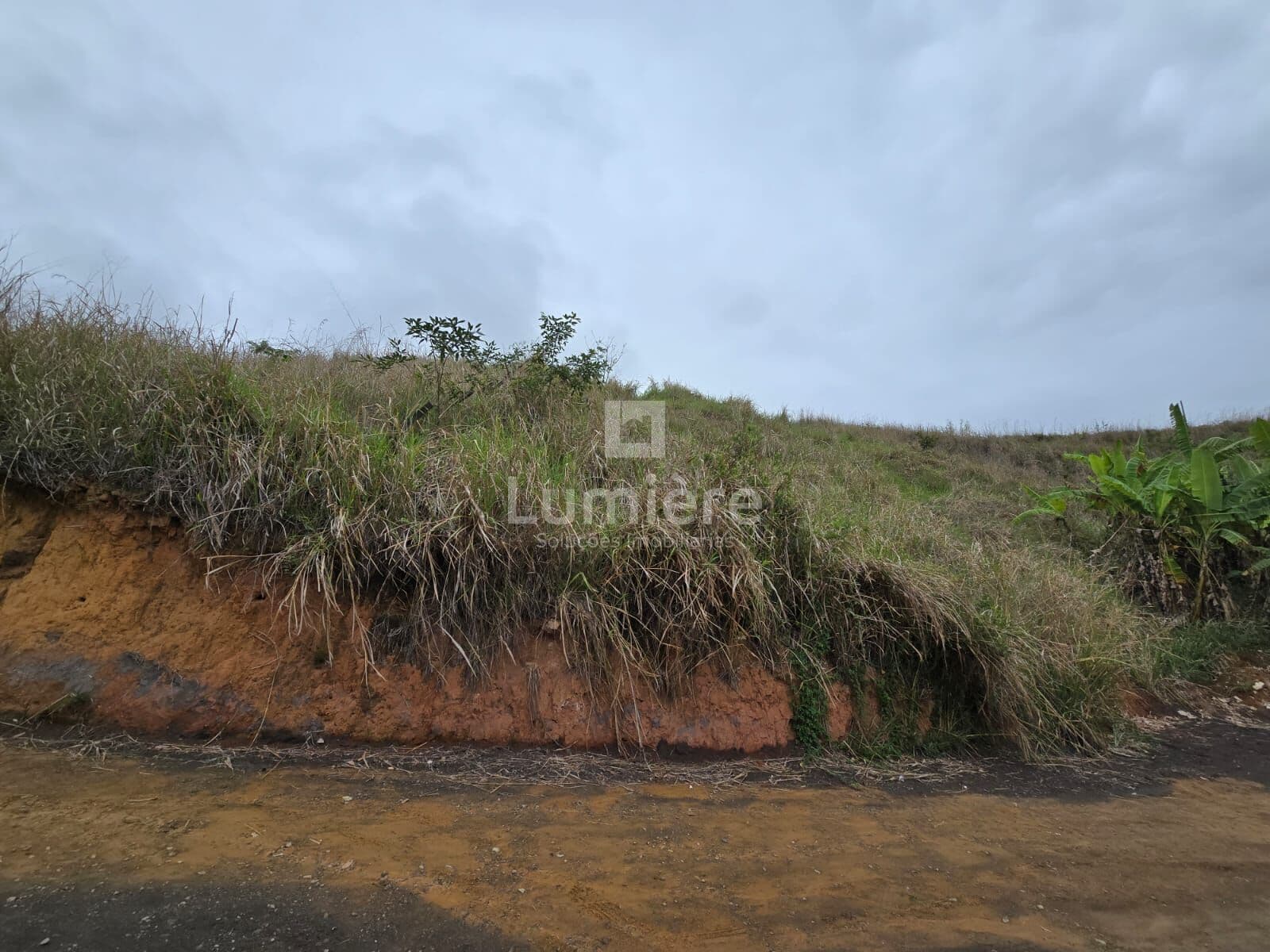 Terreno 450m2 em Santa Rita, Barra Mansa - RJ