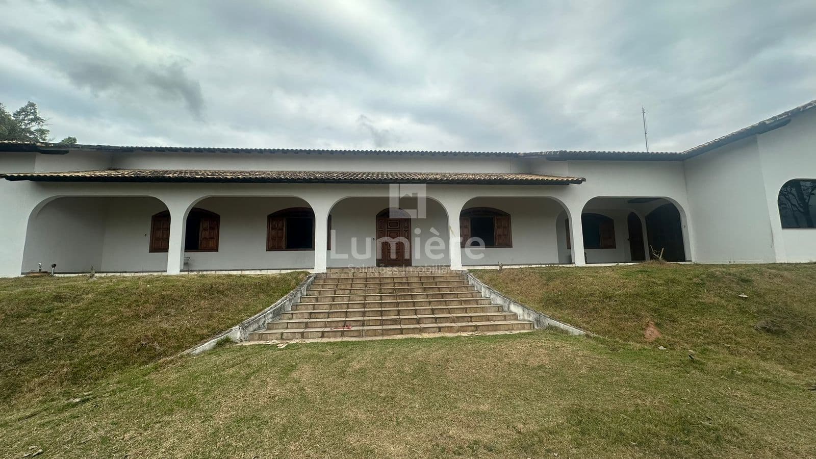 Terreno 66 mil m2 contendo 3 Casas em Quatis - RJ
