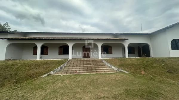 Terreno 66 mil m2 contendo 3 Casas em Quatis - RJ