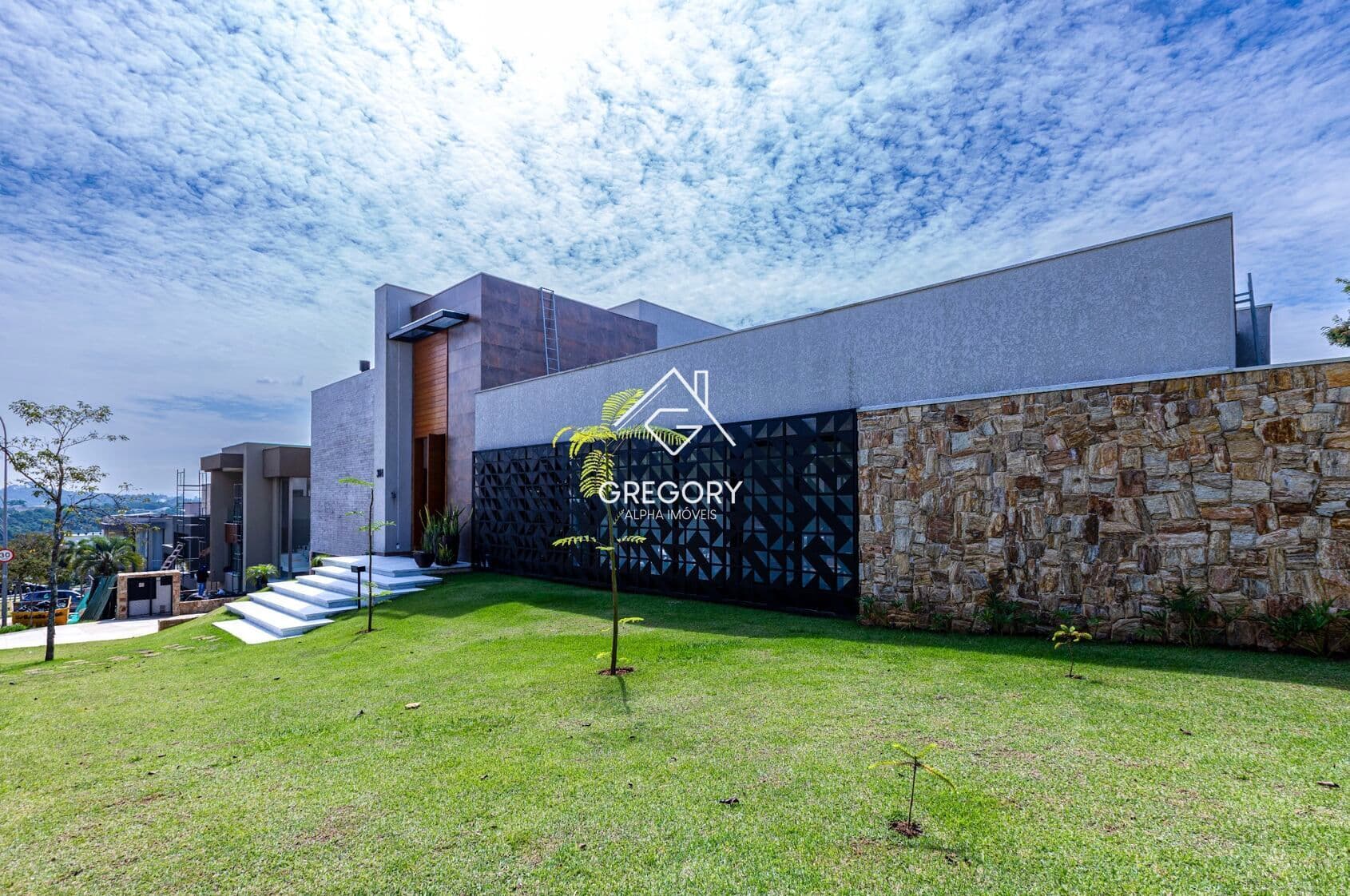 CASA ESPETACULAR DE ESQUINA