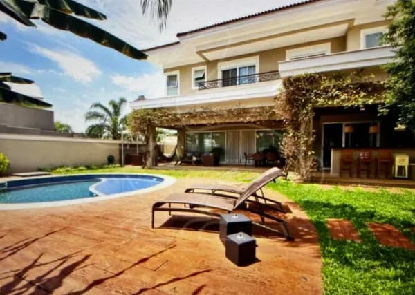 Casa em Alphaville Alto padrão MOBILIADA