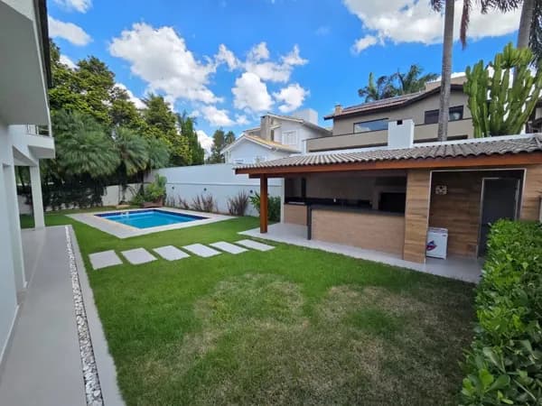 CASA À VENDA – RESIDENCIAL 11 – CASA AMPLA DE ESQUINA