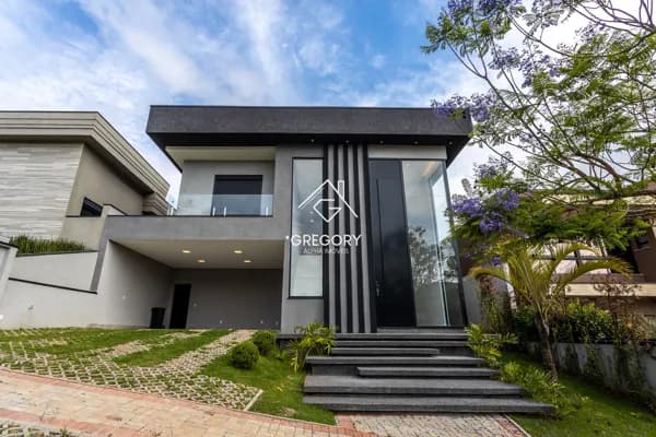 Sobrado de alto padrão localizado no Residencial ITAHYE