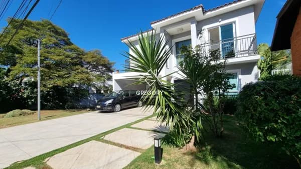 Casa reformada com vista permanente para a mata