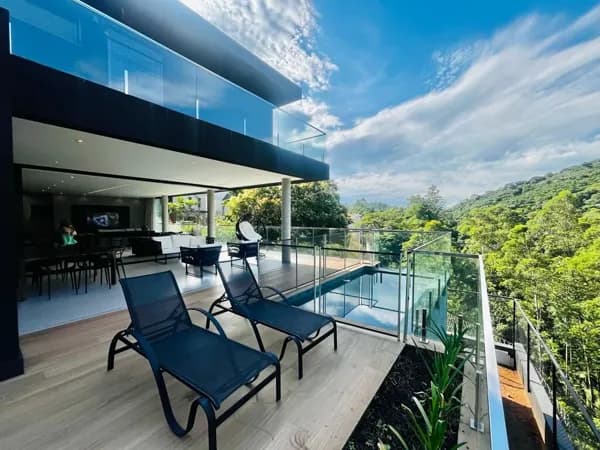 CASA com privacidade total c/ FUNDO P/ MATA TAMBORÉ 11